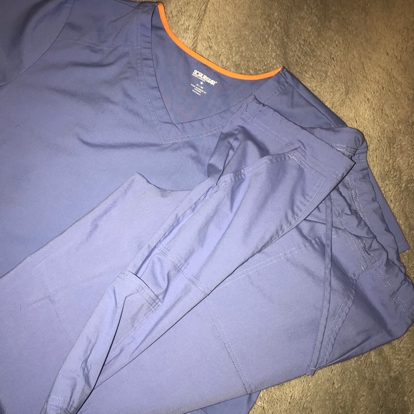 New scrub set/ pockets/draw strings 😷🌎 - Picture 5 of 6